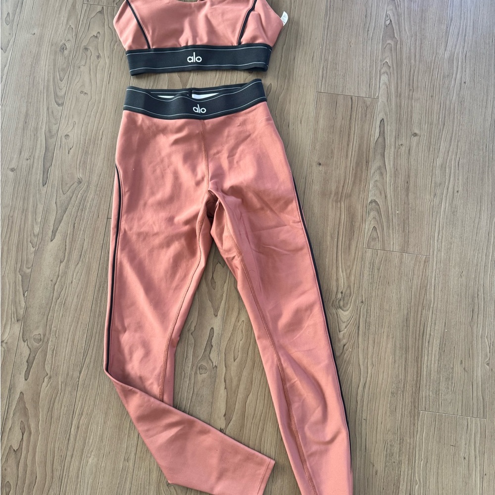 ALO Yoga Women's bronze  yoga pants and sports bra